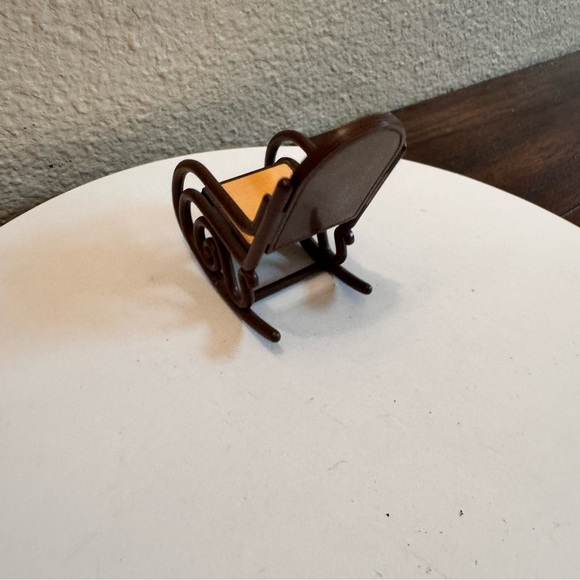 Tomy 1970’s Smaller Home and Garden ROCKING CHAIR Dollhouse Furniture Accessary - Picture 3 of 5